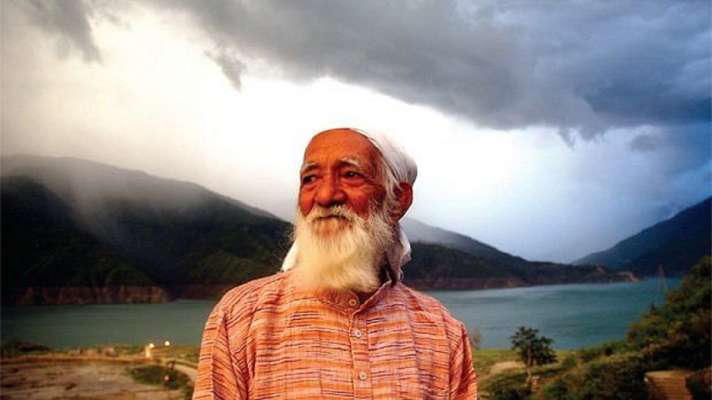 You are currently viewing Sundarlal Bahuguna, the face behind Chipko Movement, Dies of Covid-19